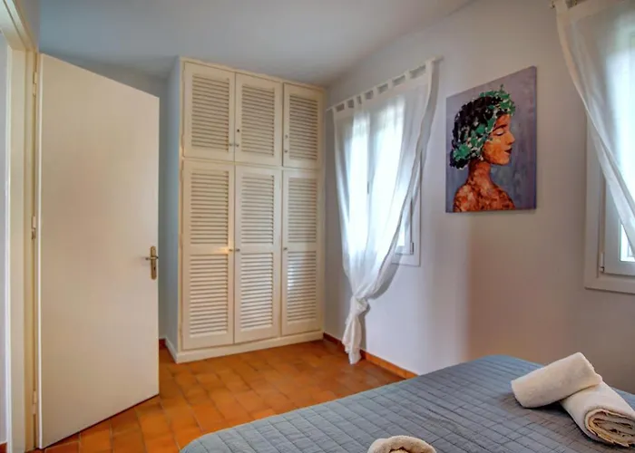 Helena's Dream Home, Corfu No7 格利法达