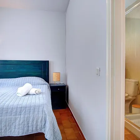 Helena's Dream Home, Corfu No7 글리파다